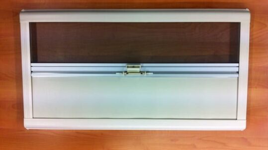 Zanzariere ed oscuranti dei camper a noleggio